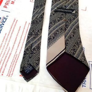 🎷👔DESIGNER ITALIAN FABRIC SILK TIE.🎸🎒
